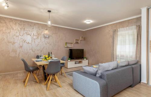 Stylish villa with swimming pool and garden - Foto 2