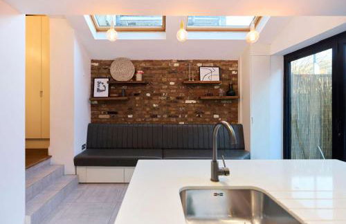 Behind the Blue Wall - Foto 15