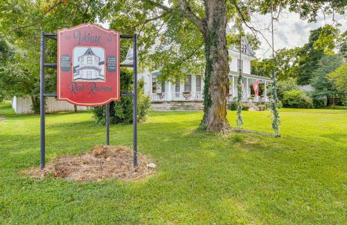 Creekfront Yellville Manor with Parlors and Fire Pit! - Foto 45