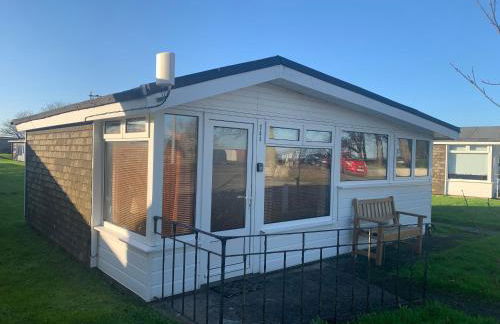 Dartmouth 2 Bed Detached Chalet 144 Norton Park - Foto 2