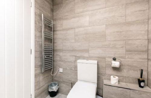 Central 3 Bed Apartment Southampton Perfect for Short & Long Stay Close to Shops - Foto 18