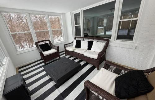 TheCreekHouse 5BR Sanctuary w Sunroom and Games - Foto 4