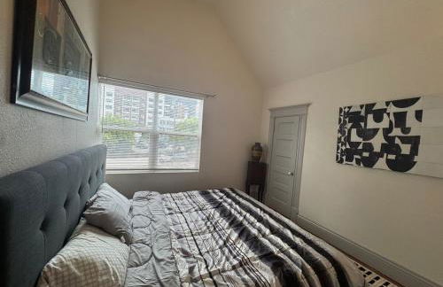 Downtown, 5-bed, 3-bath, 3-level - Foto 2