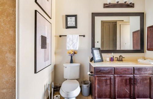 Galleria King Luxury Suite - Walk to Mall - Pool View - Foto 25