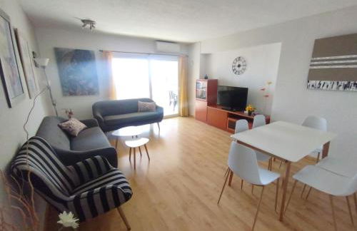 A 50 metros del mar y en 2 paradas de bus estas en el centro de Alicante - Foto 5