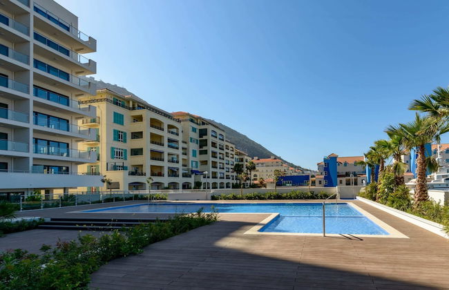 Luxury Modern Apartment With Exceptional Views! Hosted by Sweetstay - Photo 38