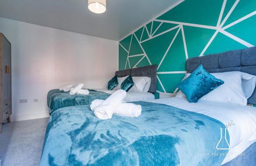 Luxury Birmingham City Centre Townhouse with BALCONY- Sleeps 10 - FREE Parking - Perfect for Contractors, Business Travellers, Families and other Groups - Near Bullring, Newstreet, Selfridges, NEC, NIA & Birmingham airport - Photo 24