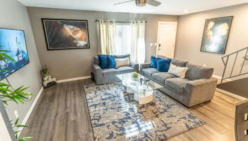 Spacious 2-Bedroom Townhouse with Pool & Private Patio in Central Las Vegas - Foto 2