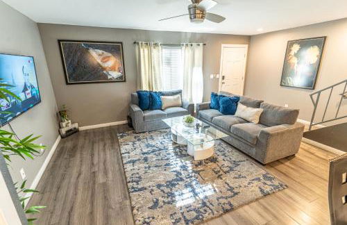 Spacious 2-Bedroom Townhouse with Pool & Private Patio in Central Las Vegas - Foto 2