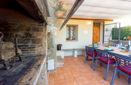 8 to 10 Sleeps Private Pool Villa & BBQ Near Barcelona - Foto 11