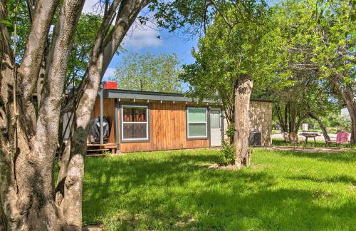 Remodeled Retro Home with Deck, Walk to Main Street! - Foto 19