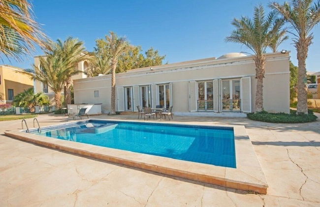 Chic 4-Bedroom White Villa for Rent in El Gouna Egypt - Foto 1