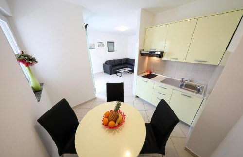 Villa Pino with Pool, Sauna & Jacuzzi - Foto 60