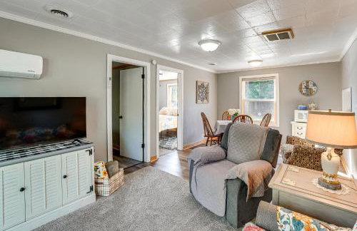 Wayland Retreat with Deck Walk to Downtown! - Foto 11