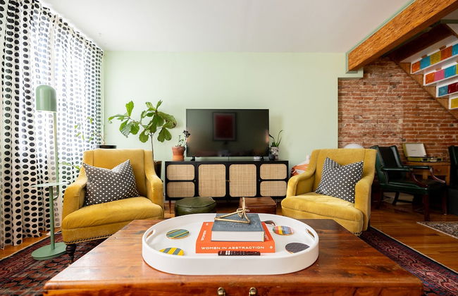 Wyatt's Saloon Guest House 2 - Photo 1