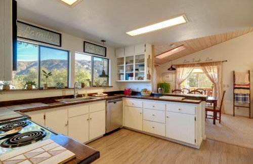 Secluded Mountain Hideaway < 8 Miles to Bass Lake! - Foto 15
