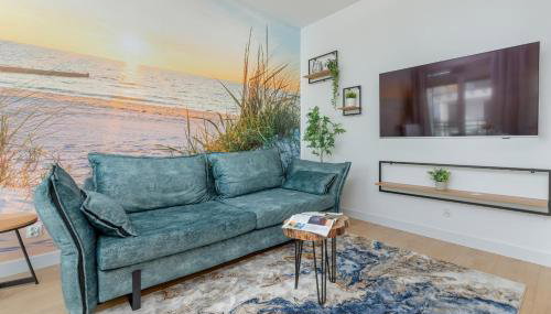 Nowy Świat Stylish, Seaside Apartment with Balcony & Parking Puck by Noclegi Renters - Foto 1