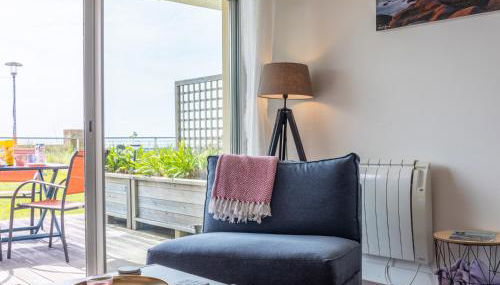 Pieds Dans L'eau Madame est Servie - Foto 3