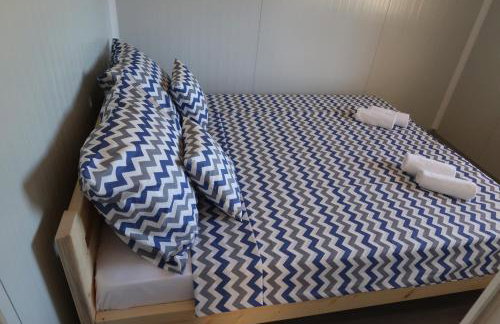 Robinson olive tree huts - Photo 8