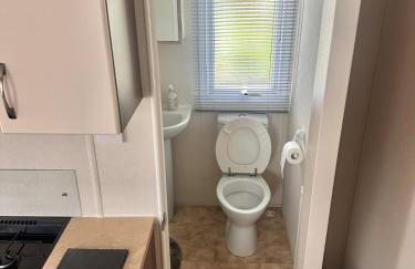 Delta, Bromley 4-Bedroom Located in Uddingston, Glasgow at Maryville Caravan Site - Photo 4