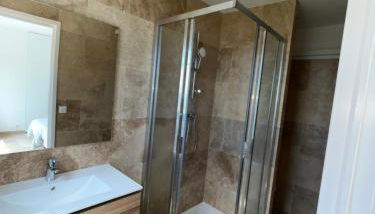 Maison vue mer avec piscine sur la Côte d'Azur - Photo 2, Shower
