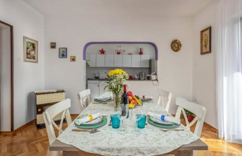 2 Bedroom Nice Apartment In Viskovo - Foto 19