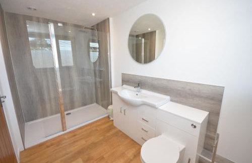 Coots - beautiful property in the heart of Wroxham sits on the waterside - Photo 13