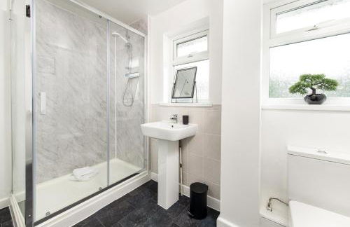 Long Stays-Sleeps 9-Parking-By FabAccommodation - Foto 8