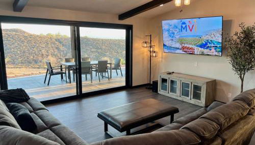 Winery Getaway with Spa and Amazing Hilltop View - Foto 3