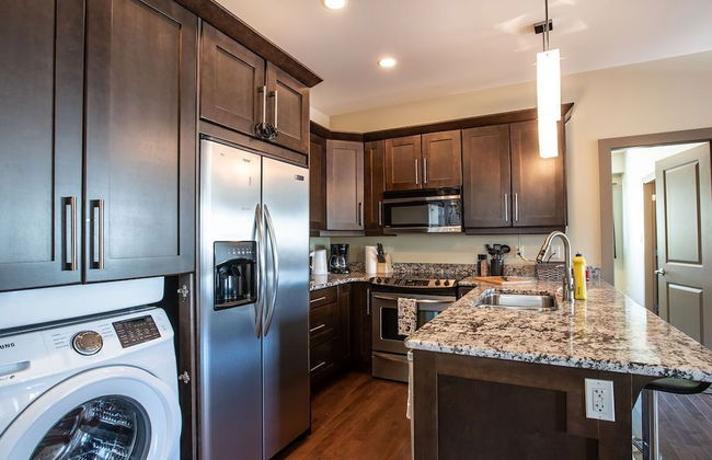 Selkirk Snug by Revelstoke Vacations - Photo 5