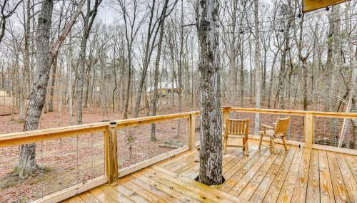 Peaceful Hikers Hideaway with Deck on 1 Acre! - Foto 2