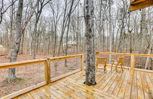 Peaceful Hikers Hideaway with Deck on 1 Acre! - Foto 2
