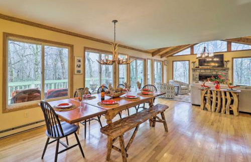 Pool and Lake Access Mtn-View Cottage in Newland - Foto 7