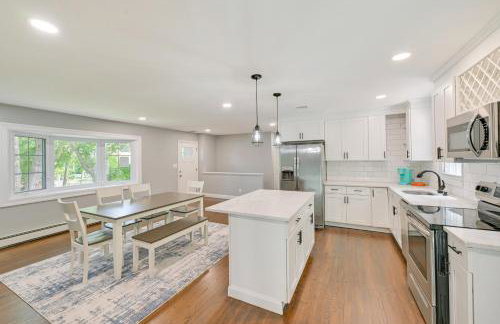 Hampton Bays Retreat Walk to Squires Beach! - Foto 6