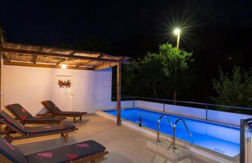 Villa Dalmatian Gem - Two-Bedroom Villa with Terrace and Swimming Pool - Photo 1