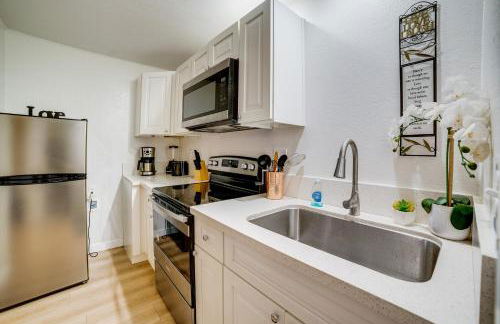 Work and Play! Studio 7 Mi to Dtwn San Bernardino - Foto 16