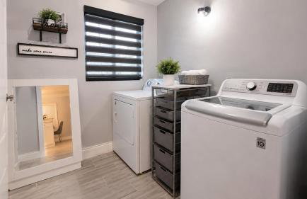 Modern Miami Home l Sleeps 12 l Free Parking - Photo 24