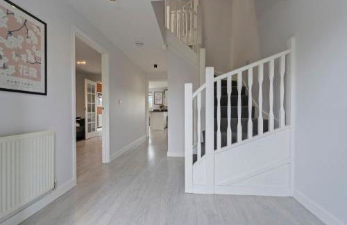 Exquisite 7 Bedroom 5 Bathroom House - Over 1900 sqft - Close to City Centre with Free Parking, Fast W-Fi and SmartTVs by Yoko Property - Foto 44