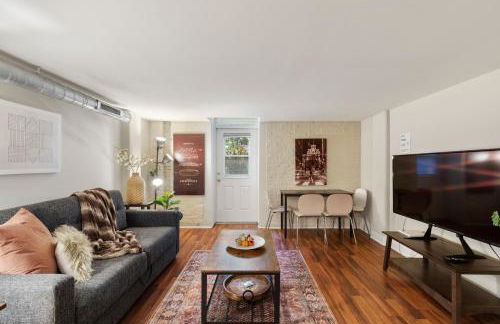 Sleeps 4! 2BR, Gym, Paid Parking, Close to Major Attractions - Foto 38