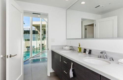 Spacious 4BR Retreat with Private Pool, Pool Table and Fast Wi-Fi Sleeps 9 Quiet Clinton Location - Foto 49