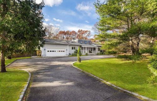 Amazing Southampton Home with Private Heated Pool - Foto 58