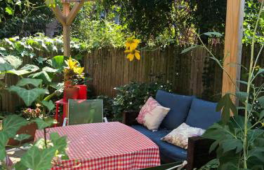 Enchanting Brownstone with a magical garden - Foto 12