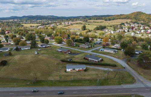 NEW Dragster Dream House - Game Room - Walk to the Speedway - Foto 30