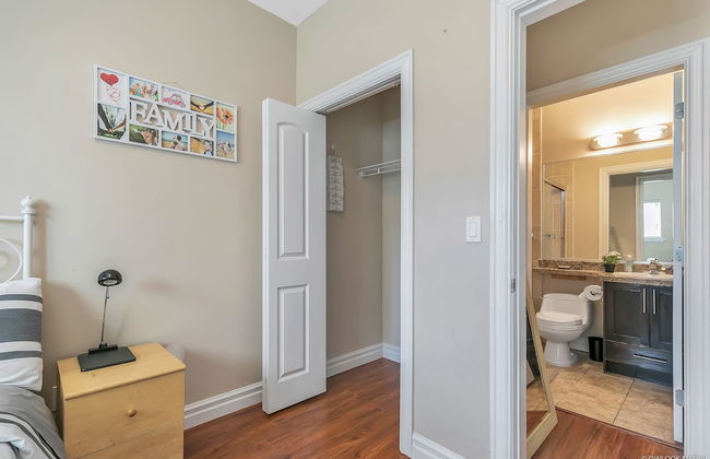 Bright 2 BR Private Suite by Elevate Rooms - Photo 6