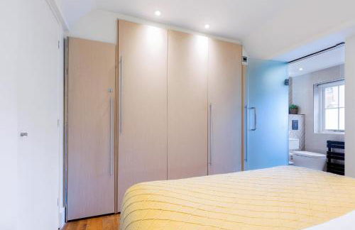 Bright Carnaby Soho 1BR Apartment with AC - Photo 11