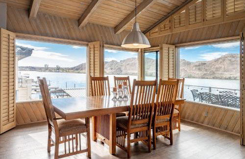Moovalya Keys | Spacious Riverfront Retreat • Private Dock - Foto 17