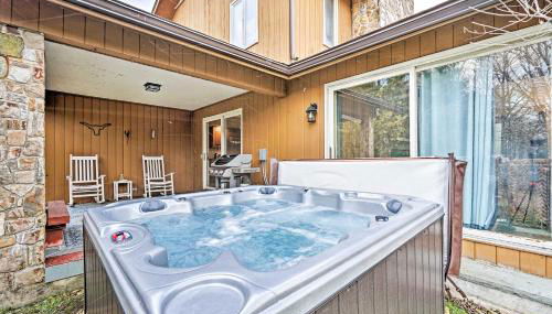 Family Winter Retreat with Hot Tub 14 Mi to Slopes! - Foto 2