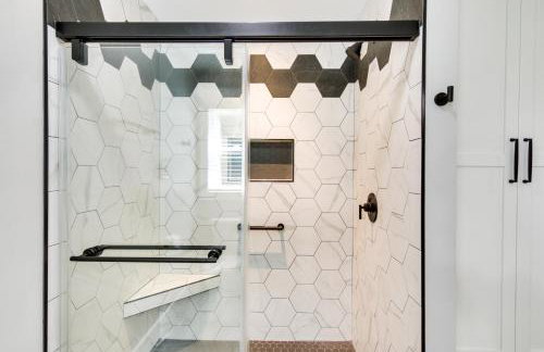 Hot Tub Haven 2 Mi to Beach! Christys Cottage - Foto 13