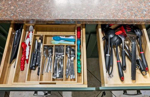 3BR Cozy Family Home with HotTub & Spacious Backyard - Foto 55