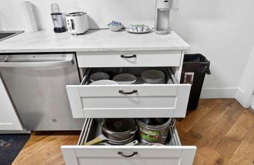 Cozy 1st-Floor Flat 2BR Backyard Free Parking - Foto 31